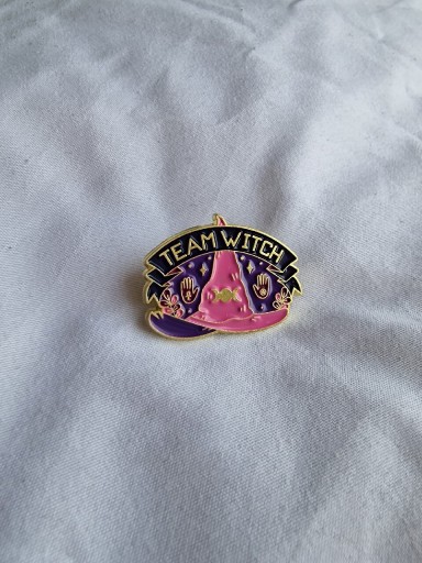 Zdjęcie oferty: Przypinka pin pins wpinka broszka czarownica witch