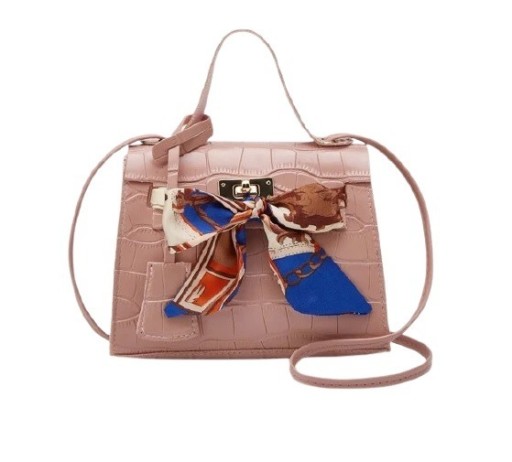Zdjęcie oferty: Mała elegancka torebka w kolorze pudrowego różu