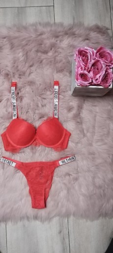 Zdjęcie oferty: Sexi bielizna Vivtoria secret komplet 75 B stanik