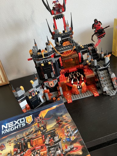 Zdjęcie oferty: Klocki Lego nexo knights giga zestaw!!!