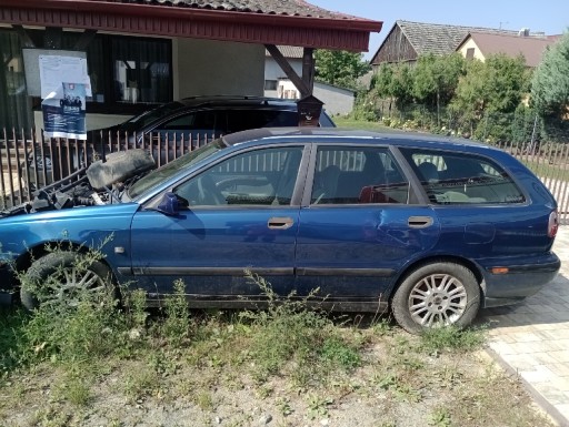 Zdjęcie oferty: Volvo V40 drzwi klapa zderzak błotnik koła silnik 