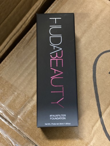 Zdjęcie oferty: Podkład HudaBeauty 100B