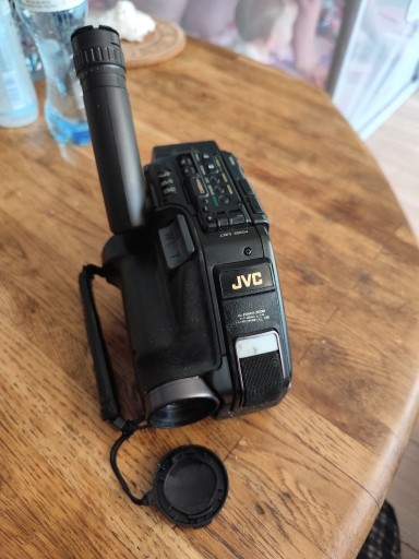Zdjęcie oferty: Kamera analogowa JVC GR-AX7 VHSC