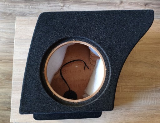 Zdjęcie oferty: Skrzynia obudowa subwoofer 25 cm passat b6 b7