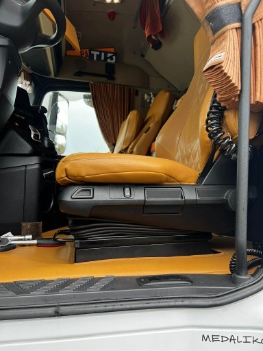 Zdjęcie oferty: Obniżona podstawa fotela Mercedes Actros mp4 mp5