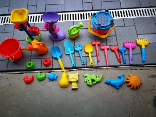 Zdjęcie oferty: Zabawki do piaskownicy, łopatka, grabki, wiaderko