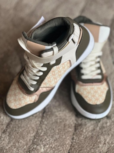 Zdjęcie oferty: Buty sneakersy na rzep 37 NOWE Oliwka beż 