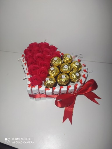 Zdjęcie oferty: Prezent walentynki mydlane róże Ferrero Rosh serce
