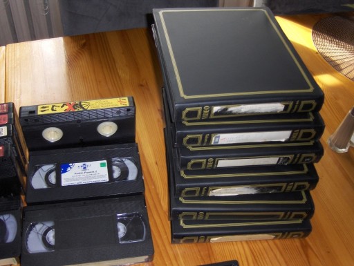 Zdjęcie oferty: Kasety VHS i etui zestaw