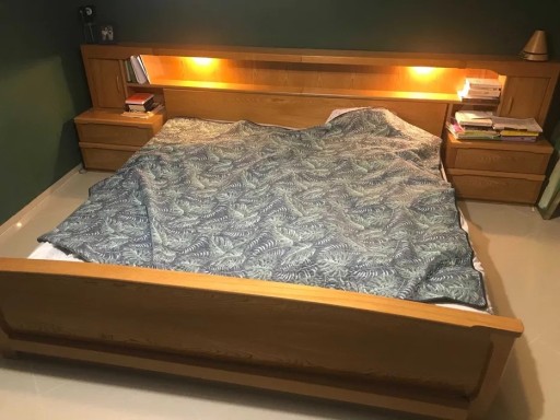 Zdjęcie oferty: Duże, stylowe, łóżko z litego drewna