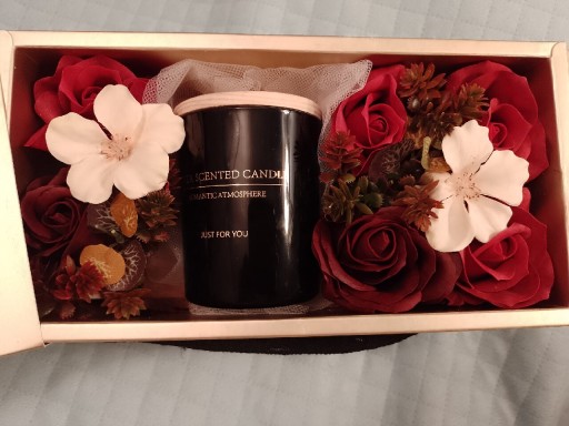 Zdjęcie oferty: Flower Box Citta mydlane róże i świeca sojowa