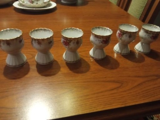 Zdjęcie oferty: PORCELANA Chodzież  kieliszki na jajka + dwa dzbanuszki oliwa ocet