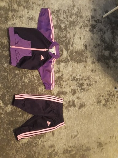 Zdjęcie oferty: Śliczny dres dla dziewczynki Adidas 62 cm