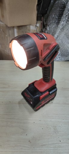 Zdjęcie oferty: Latarka lampa robocza Milwaukee m28 