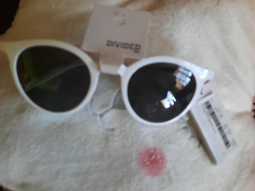 Zdjęcie oferty: Okulary przeciwsloneczne w oprawie bialej  H&M 