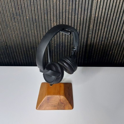 Zdjęcie oferty: Drewniany stojak na słuchawki. Oryginalny design.