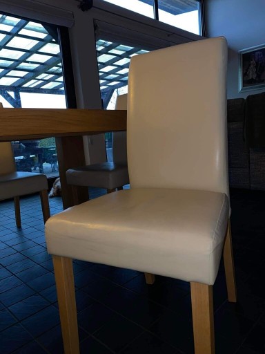 Zdjęcie oferty: Piękne dębowo skórzane krzesła 