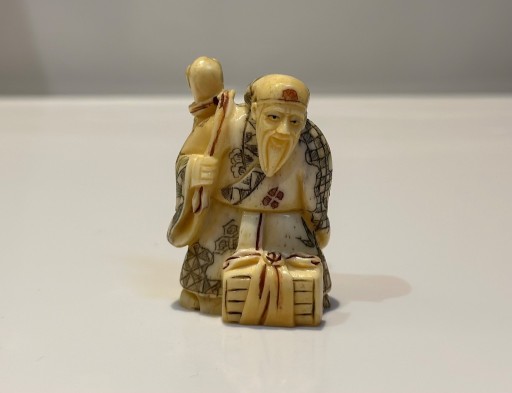 Zdjęcie oferty: Netsuke - Wędrowiec z lutnią - Japonia XX w. 