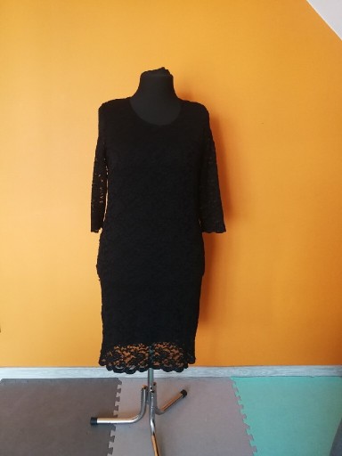 Zdjęcie oferty: Koronkowa czarna sukienka 