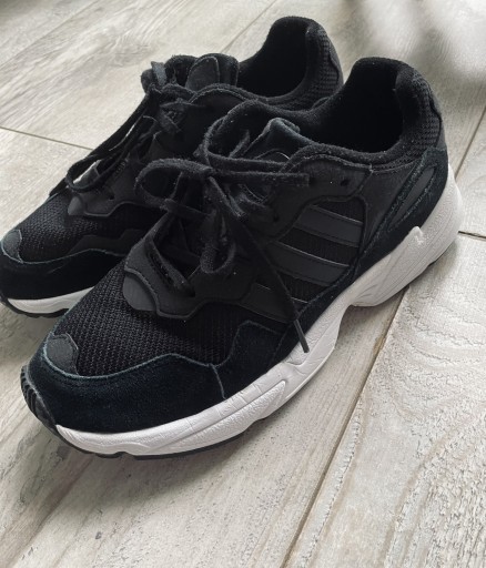 Zdjęcie oferty: Adidas piękne buty sportowe rozm-39 1/3