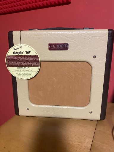 Zdjęcie oferty: Fender Champion 600 Vintage Super Stan Lampa