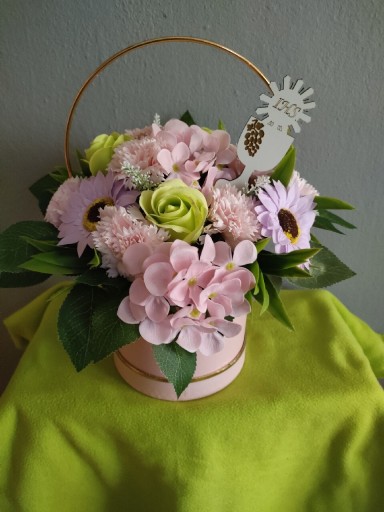 Zdjęcie oferty: Piękny box komunijny- z kwiatów mydlanych 