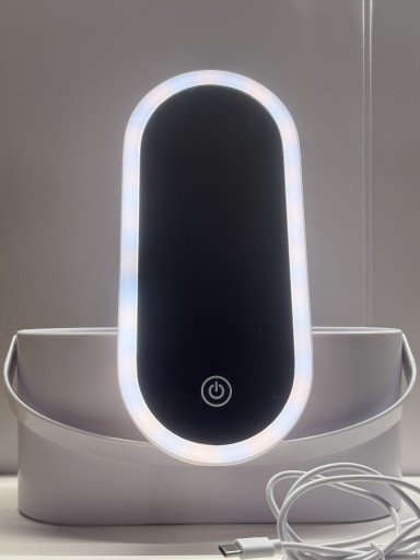 Zdjęcie oferty: Lusterko z pojemnikiem na kosmetyki kuferek podświetlane LED 3 kolory