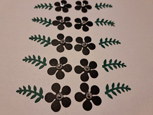 Zdjęcie oferty: Kwiaty czarne z listkami Handmade