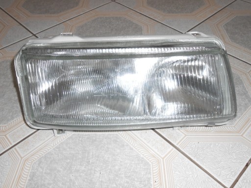 Zdjęcie oferty: Lampa przednia reflektor prawy Passat b4