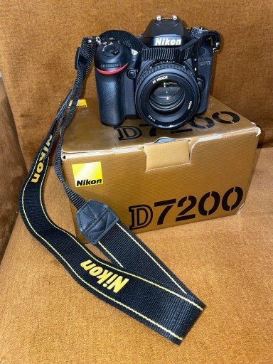 Zdjęcie oferty: Lustrzanka Nikon D7200 korpus + obiektyw + lampa