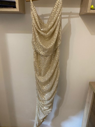 Zdjęcie oferty: Złota sukienka cekiny 36 s 38 M