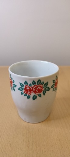Zdjęcie oferty: Stary porcelanowy kubek Chodzież w róże 