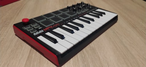 Zdjęcie oferty: Klawiatura Akai MPK mini