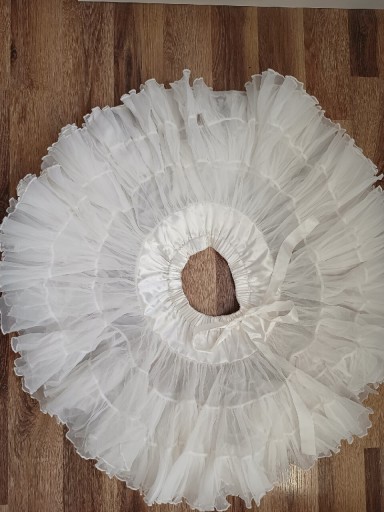 Zdjęcie oferty: spódniczka tiulowa biała 3 warstwy 6-8 lat