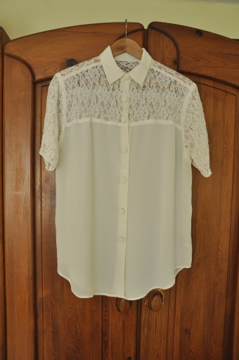 Zdjęcie oferty: Śmietankowa biała bluzka koszula z krótkim rękawem