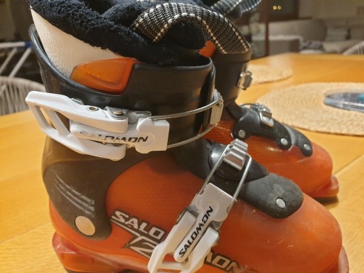 Zdjęcie oferty: Buty narciarskie dziecięce Salomon rozm 18, 240mm