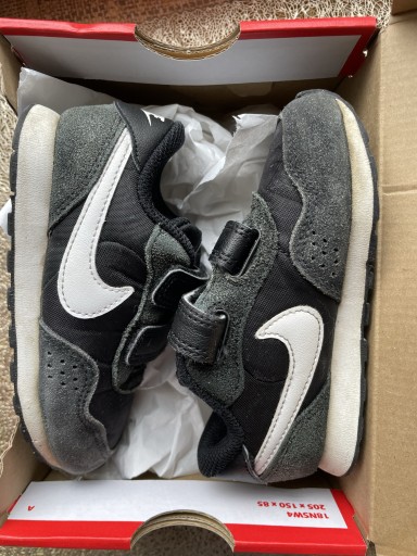 Zdjęcie oferty: Nike dziecięce adidasy