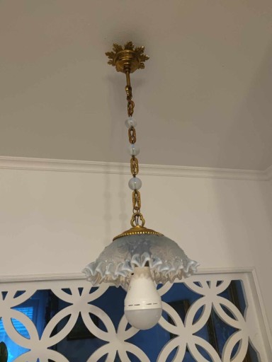 Zdjęcie oferty: Lampa sufitowa, wisząca ze szklanym kloszem, antyk