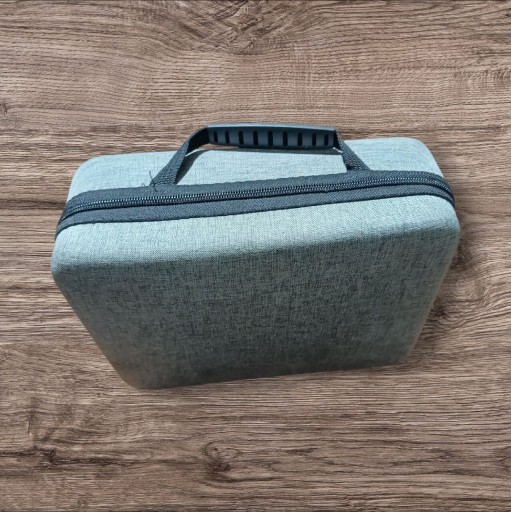 Zdjęcie oferty: Masażer pistoletowy – 8 końcówek, etui, sprawny – 60 zł