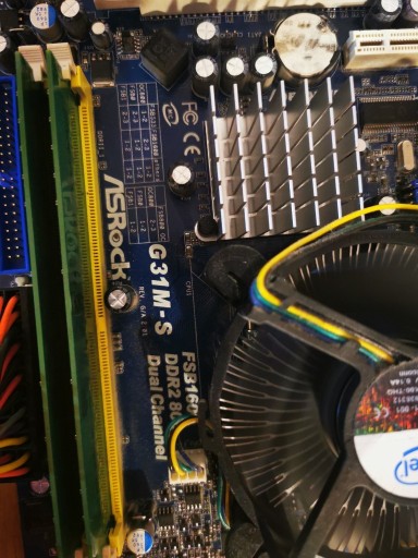 Zdjęcie oferty: Płyta główna ASRock G31M-S + Intel Celeron E3200 + 2GB DDR2 + chłodzenie