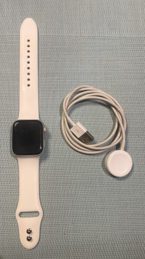 Zdjęcie oferty: Apple Watch 5 srebrny 40mm GPS bateria 78%