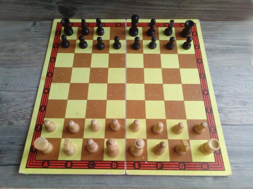 Zdjęcie oferty: szachy, zestaw gier, figury i pionki drewniane