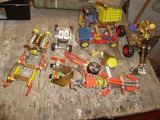 Zdjęcie oferty: zabawki blaszane skręcane samochód koparka