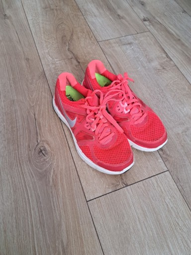 Zdjęcie oferty: Buty damskie sportowe Nike 37.5 rozmiar 