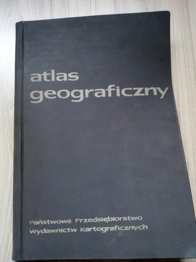 Zdjęcie oferty: Atlas geograficzny - z 1973 roku