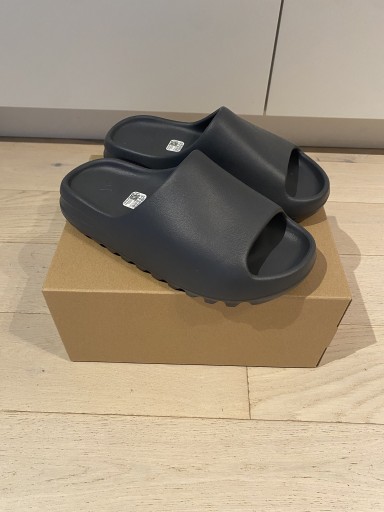 Zdjęcie oferty: Yeezy slide slate Grey 