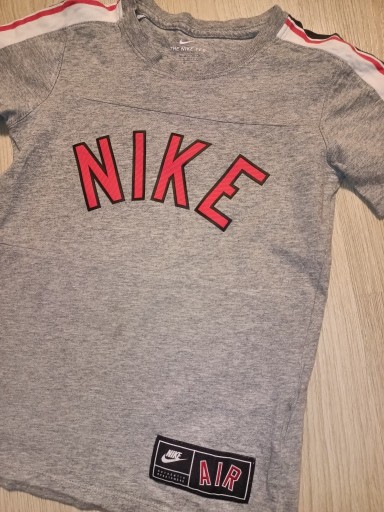 Zdjęcie oferty: Koszulka T-shirt NIKE 122-128