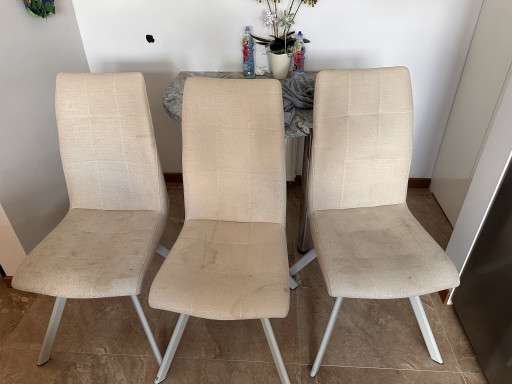 Zdjęcie oferty: Komplet trzech krzeseł do kuchni jadalni