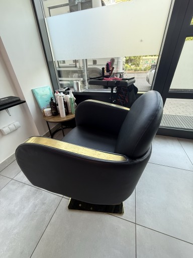 Zdjęcie oferty: Fotel fryzjerski