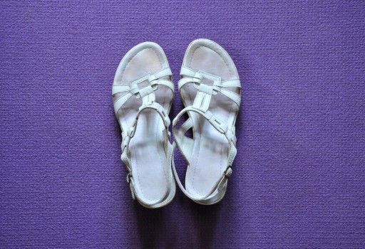 Zdjęcie oferty: Białe skórzane sandały na koturnie r. 39